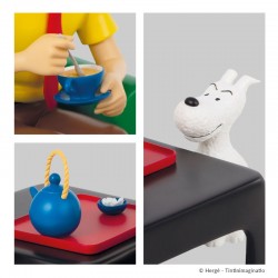 Figurine Moulinsart Tintin - Tintin prenant le thé